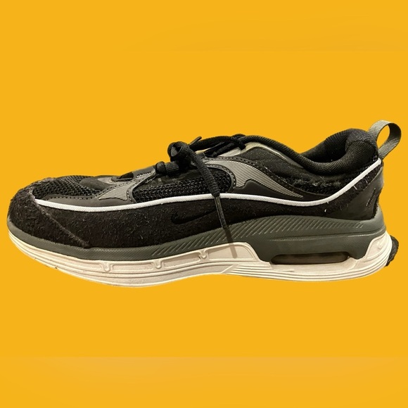 Nike Air Max Bliss Sneakers - Women’s Size 8 (Black, White, Gray)​ - Picture 3 of 6